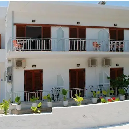 3 Adelfia Hotel 2*